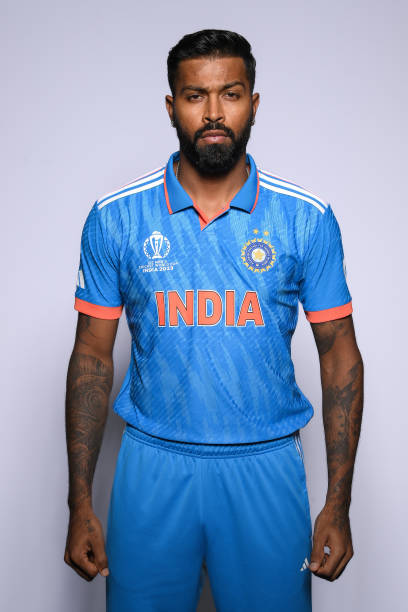 Pak anchor burst out in anger! He called Hardik ‘chhapri’.