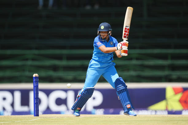 Dhoni’s spirit entered this female cricketer, created a sensation by hitting 7 fours and 4 sixes