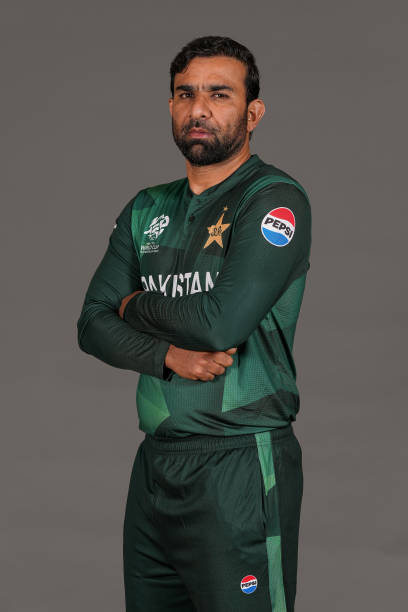 Come to Me’ Iftikhar Ahmed Gestures to the Ball While Settling Under It For A Catch, Ends Up Dropping Chance During GSL 2025 Match (Watch Video)