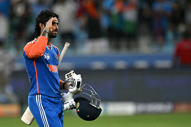 Ind vs Pak: Twitter reacts as India rush off field, Pakistanis left hanging