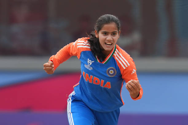 🌟 Father an Astrologer, Daughter in Team India: Who Is Vaishnavi Sharma, India Women’s New Spin Sensation?
