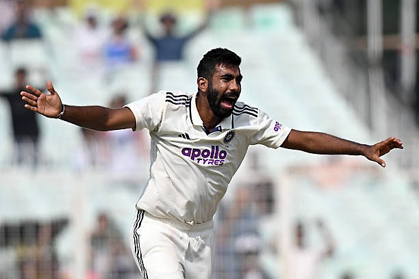 🏏 Jasprit Bumrah: Mumbai Indians’ New MS Dhoni? When the Ace Pacer Kept Wickets and Batted at No. 6